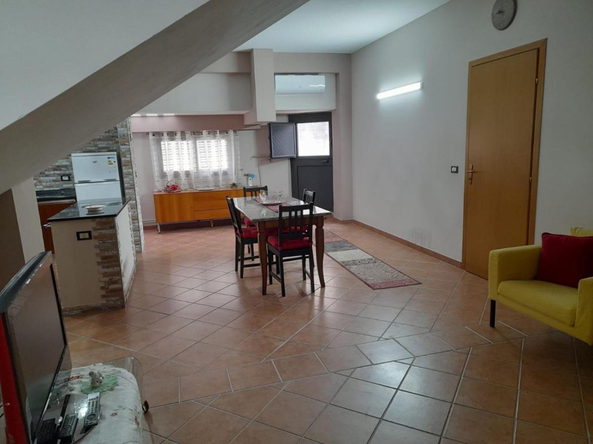 Casa Vacanze A 2 Minuti Dal Mare アヴォラ エクステリア 写真